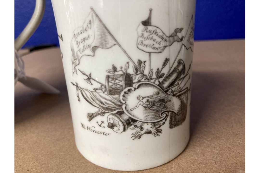 Worcester: Two printed Worcester mugs c1760, one bell shaped and printed with the Whitton Anglers, - Image 3 of 5