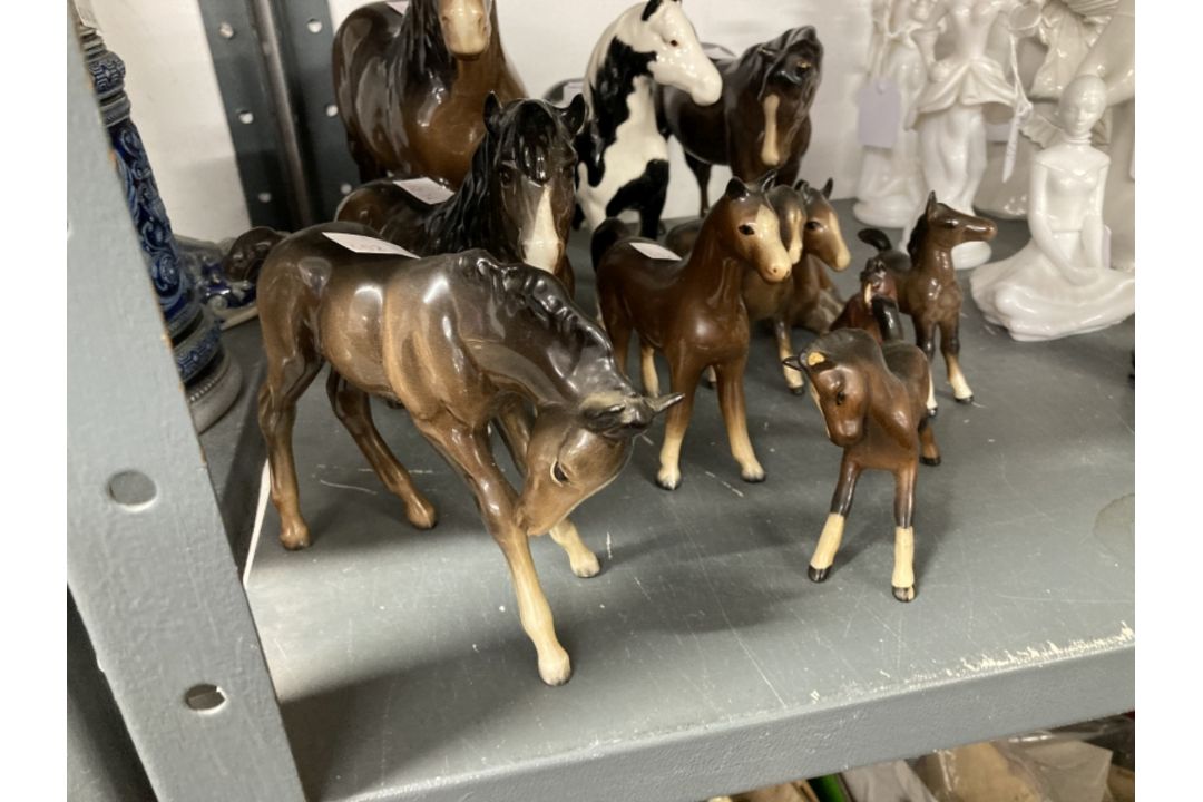 Pottery porcelain Beswick porcelain horses to include brown and white shire horse, black and white - Image 2 of 2