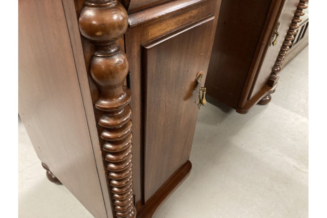 19th cent. Mahogany buffet of modest proportions. 44ins. x 52ins. x 19ins. - Image 2 of 4