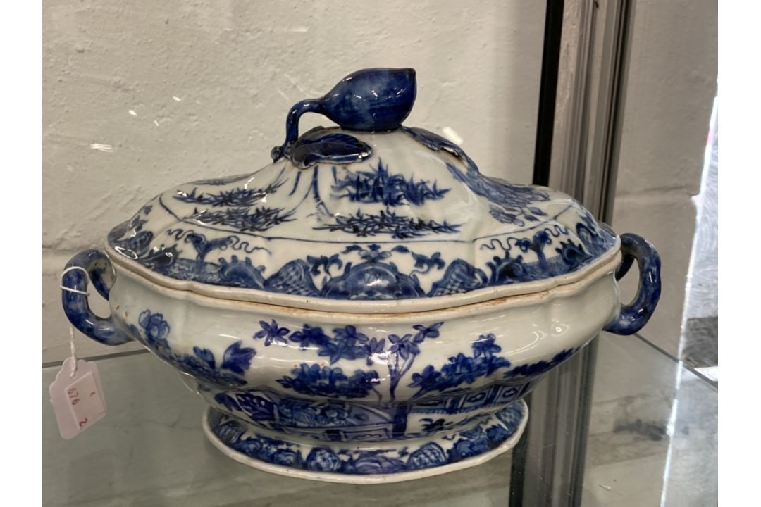 Chinese 18th cent. Blue and white porcelain shaped tureen and cover with a pomegranate handle to the - Image 2 of 4
