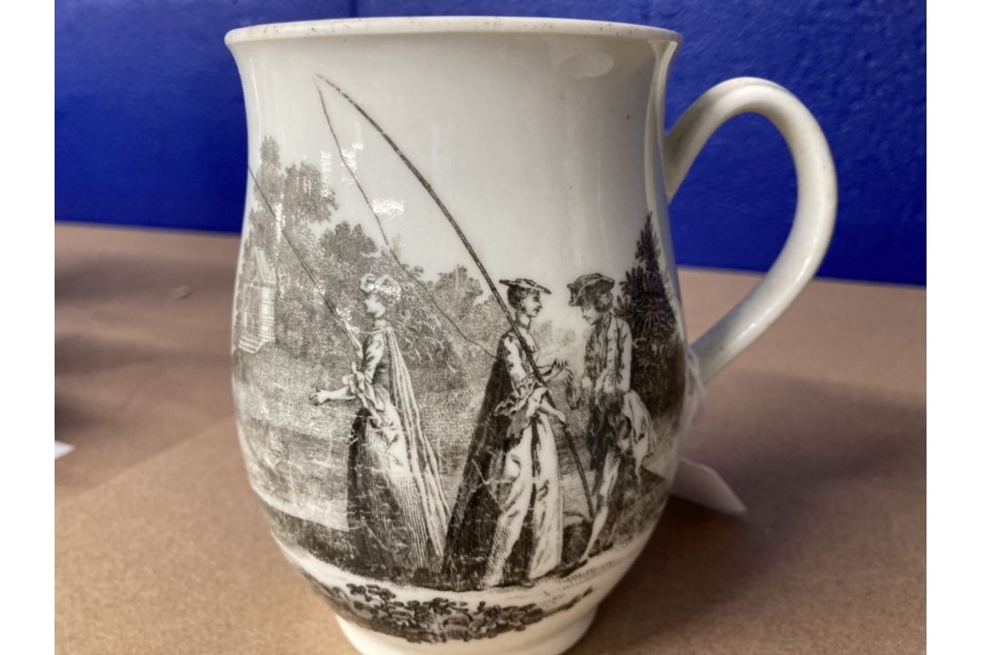 Worcester: Two printed Worcester mugs c1760, one bell shaped and printed with the Whitton Anglers, - Image 2 of 5