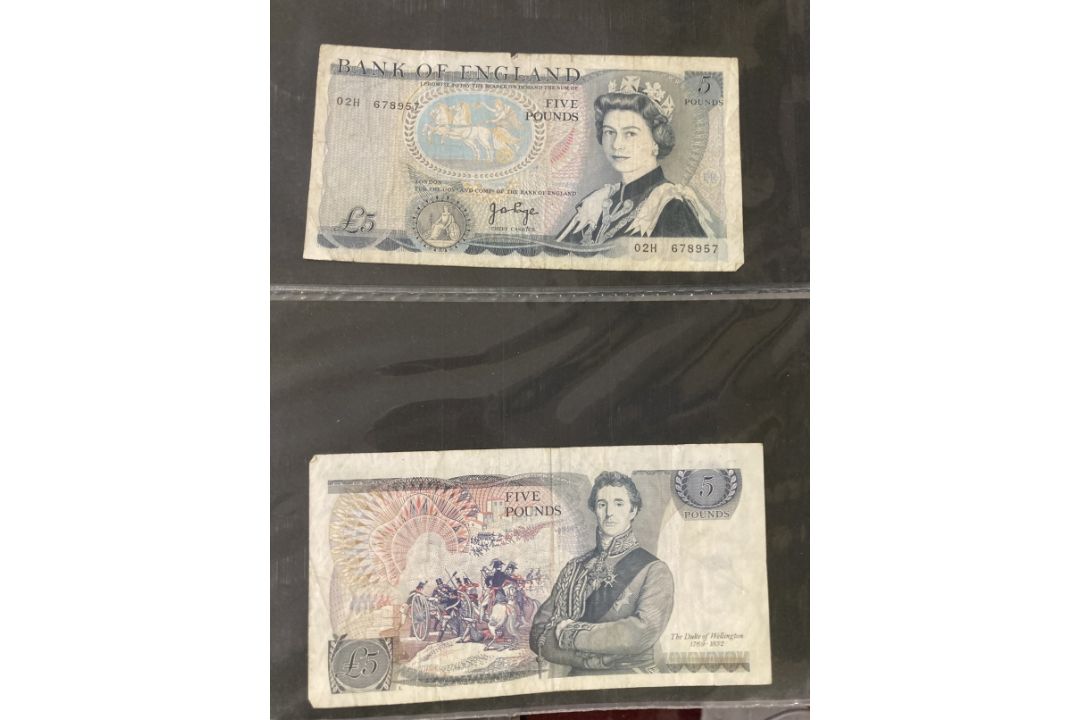 Numismatics: Banknotes GB £1 and £5 notes. Page and Somerset, Isaac Newton £1 notes (4). Lowther - Image 5 of 8
