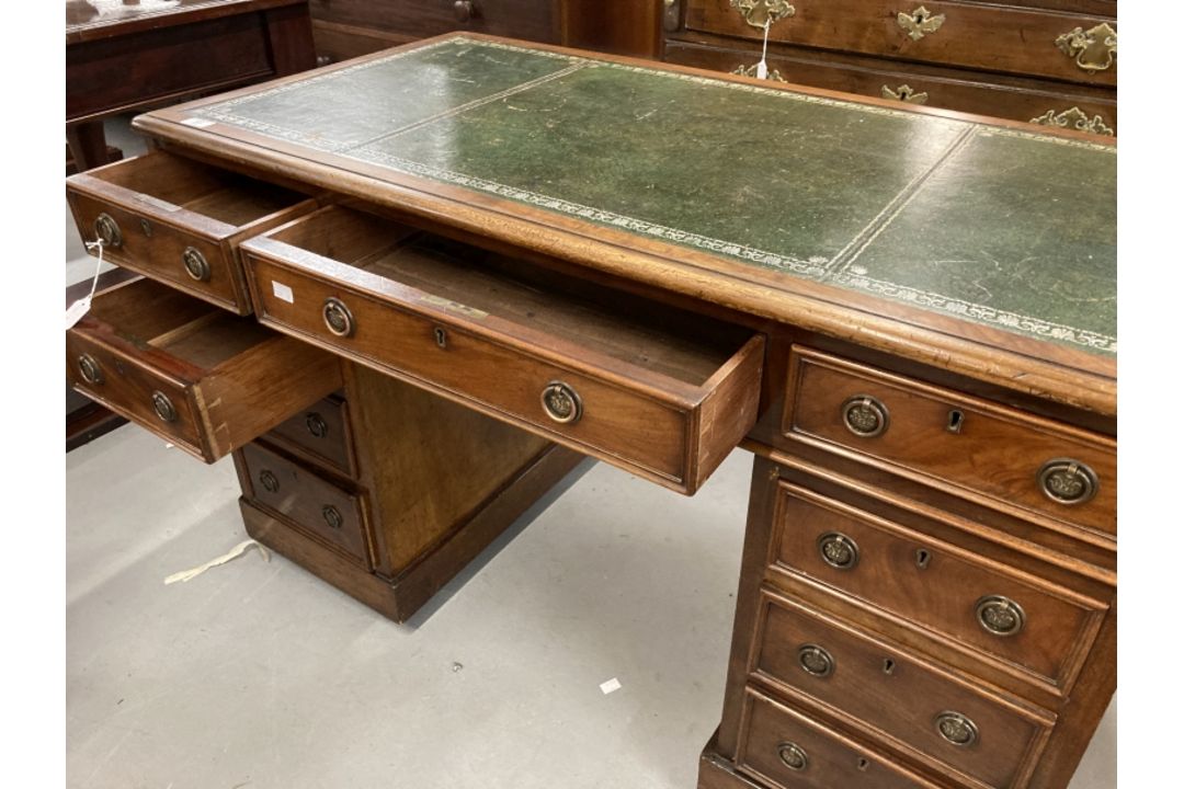 19th cent. Mahogany pedestal desk the rectangular top with green and gold tooled leather surface - Image 2 of 3