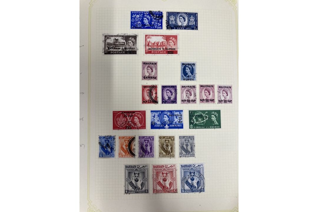 Stamps:One stock book including two loose leaf albums containing 1000's of 20th cent. stamps from - Image 3 of 7