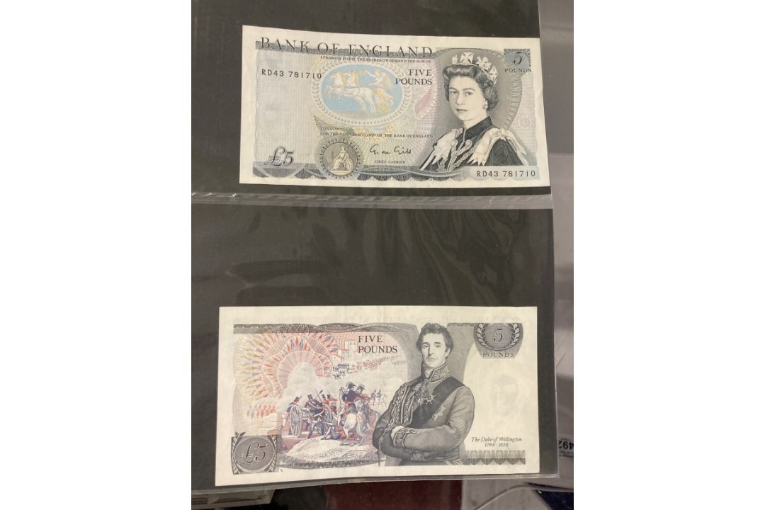 Numismatics: Banknotes GB £1 and £5 notes. Page and Somerset, Isaac Newton £1 notes (4). Lowther - Image 7 of 8