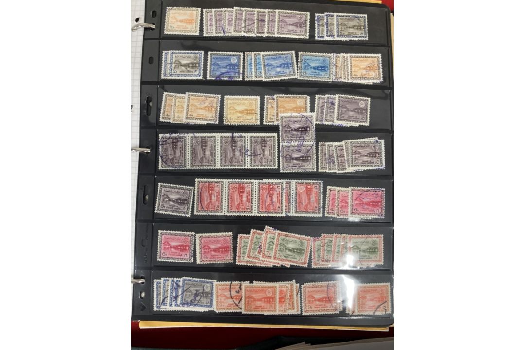 Stamps:One stock book including two loose leaf albums containing 1000's of 20th cent. stamps from - Image 6 of 7