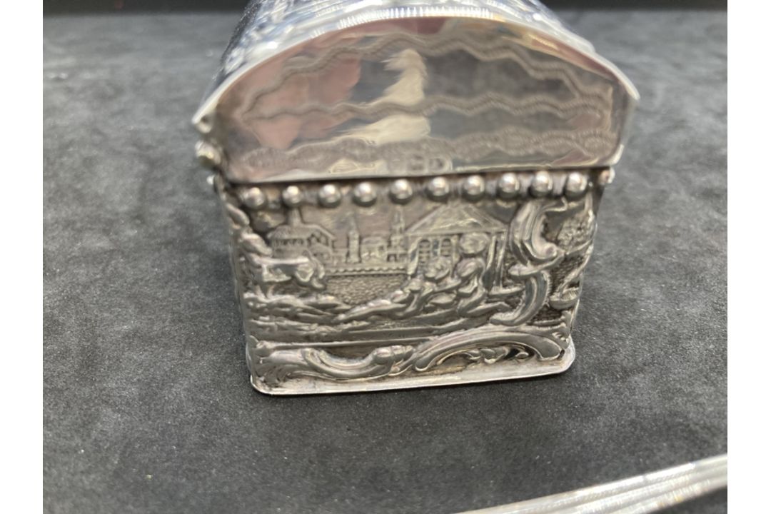 White metal trinket box with Dutch export marks and English import marks plus other Dutch marks. - Image 4 of 4