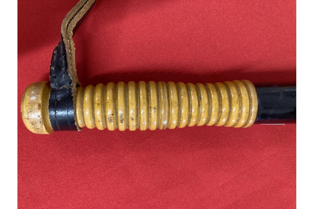 Police: Early 20th cent. Hardwood police truncheon bearing crown cipher for George V. 17½ins. - Image 3 of 3
