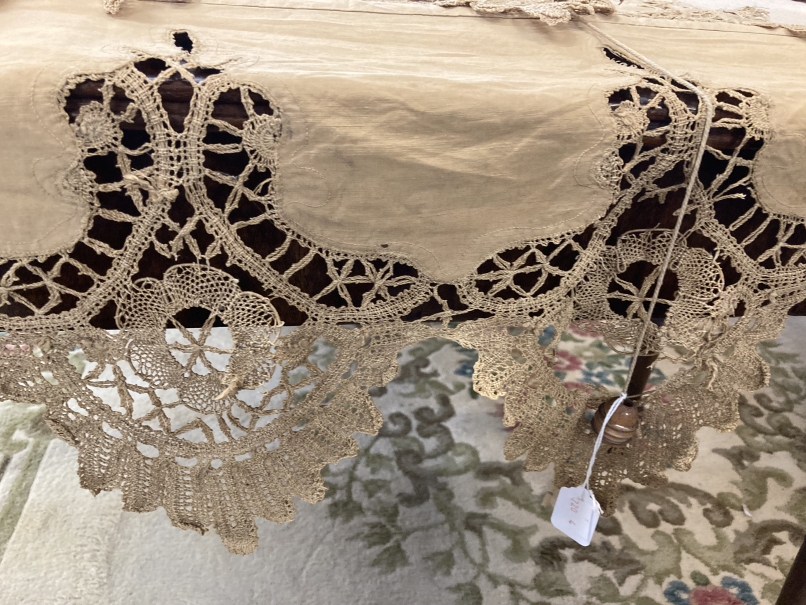 Early 20th cent. Embossed linen blinds with lace borders, a pair. Total drop 88ins. x 40ins. - Image 3 of 3