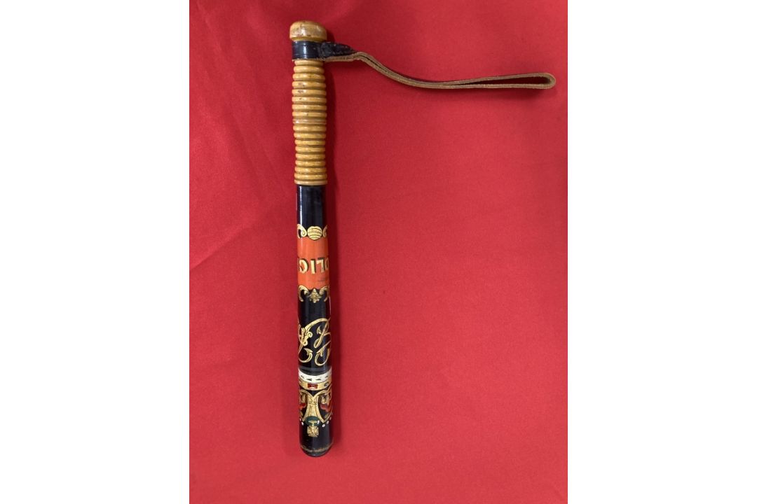Police: Early 20th cent. Hardwood police truncheon bearing crown cipher for George V. 17½ins. - Image 1 of 3