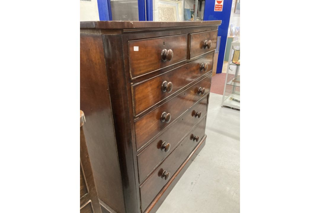 19th cent. Mahogany chest of two over four long drawers, turned knob handles on a plinth base. - Image 2 of 4