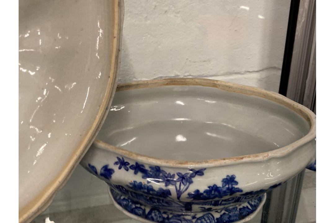 Chinese 18th cent. Blue and white porcelain shaped tureen and cover with a pomegranate handle to the - Image 3 of 4