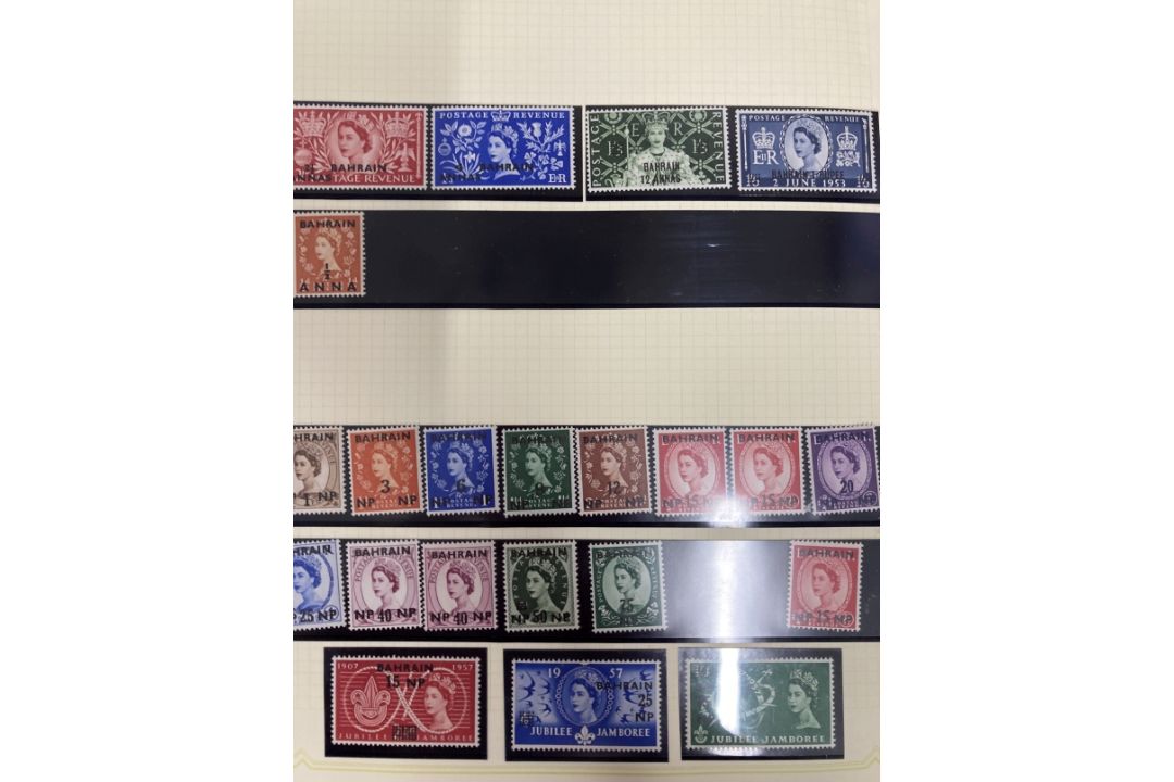 Stamps:One stock book including two loose leaf albums containing 1000's of 20th cent. stamps from - Image 2 of 7