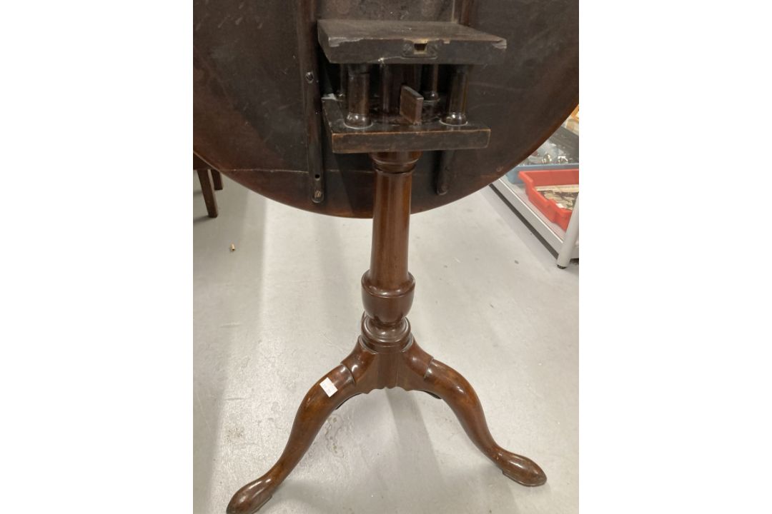 Late 18th cent. Mahogany dish top tripod table with bird cage above vase shaped column on cabriole - Image 4 of 4