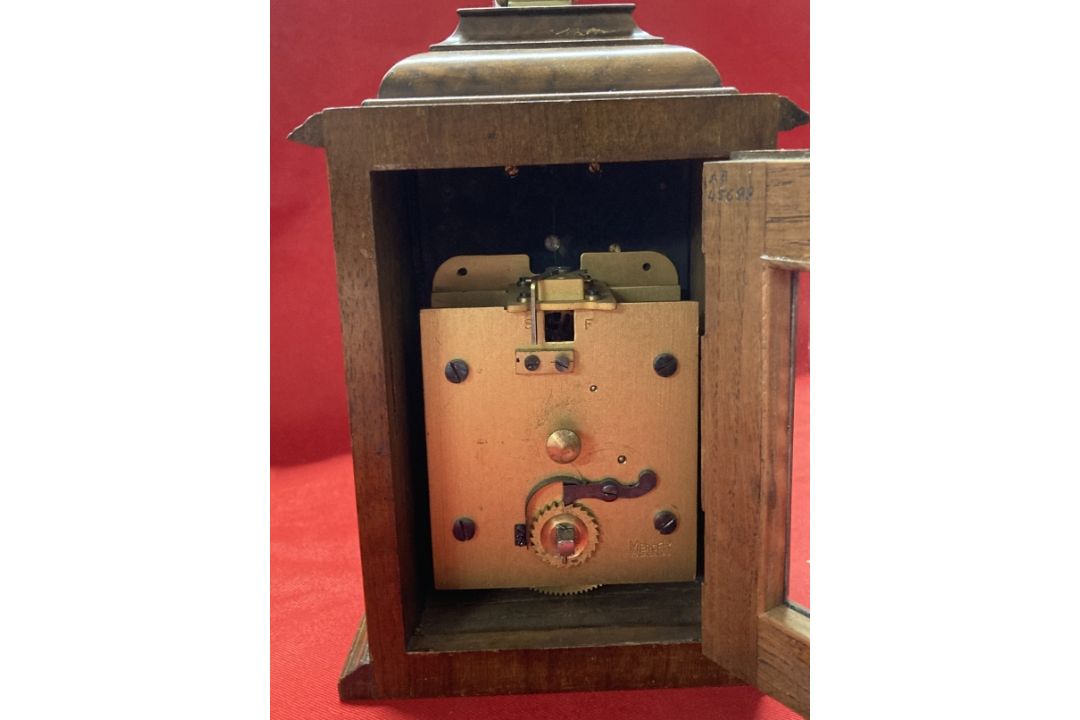 Clocks: 20th cent. Walnut bracket clock by Mercer with caddy top and brass carrying handle. 8ins. - Image 5 of 5