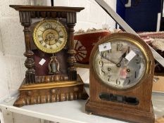 Clocks & Watches: Early 20th cent. Oak cased mantle clock, silvered dial with Arabic numbers, J.