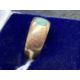 Jewellery: Yellow metal ring in the form of a tapering band set with an oval cabouchon cut turquoise - Image 2 of 3