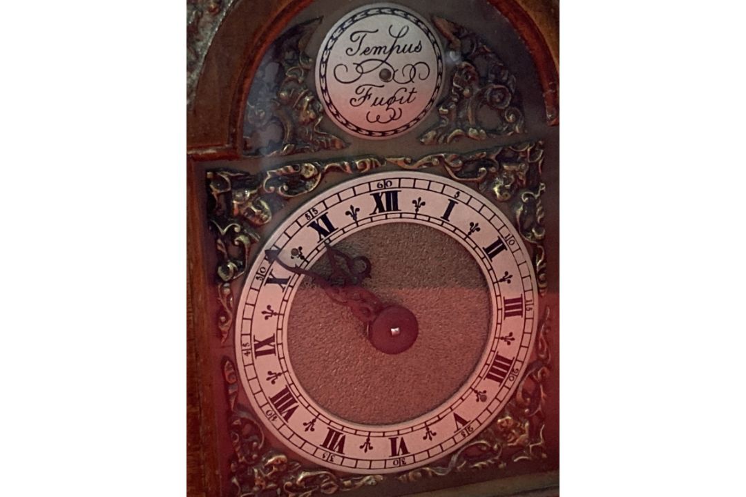 Clocks: 20th cent. Walnut bracket clock by Mercer with caddy top and brass carrying handle. 8ins. - Image 2 of 5