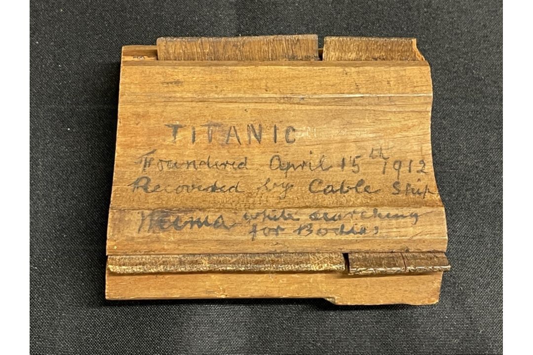 R.M.S. TITANIC: An extremely important section of a column from Titanic's a la carte restaurant on B - Image 2 of 3