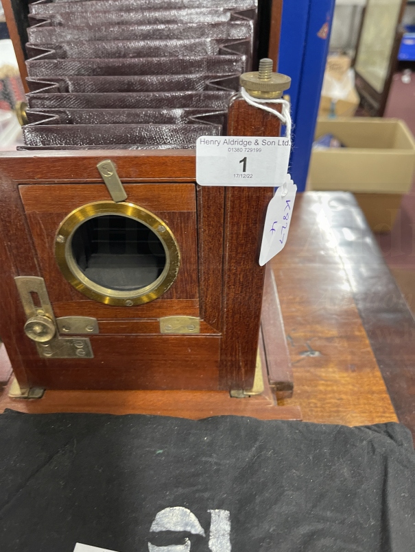 Cameras & Photographic Equipment: 19th cent. Sands & Hunter bellows camera with three plate holders,