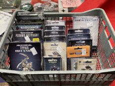 Toys & Games: Warhammer construction kits, warriors. Sixteen unopened models from Forge World and