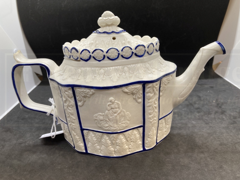 Late 18th/early 19th cent. c1800 English Feldspar stoneware teapot with sliding lid, decorated - Image 2 of 5