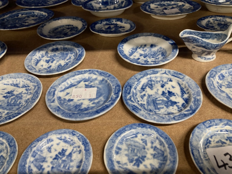 Ceramics: English c1840 blue and white pearlware Child's Play dinner service in period box, includes - Image 6 of 8