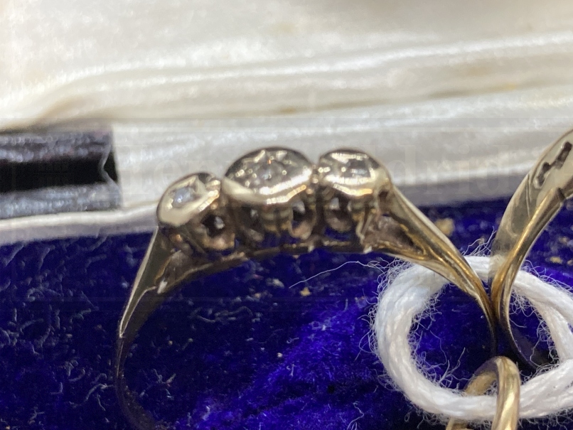 Jewellery: Yellow metal round locket with glass cover, wishbone ring size V, and a ring set with - Image 2 of 5