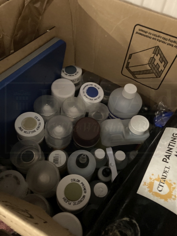 Toys & Games: Warhammer Fantasy Wargames, painting equipment including IFOO airbrush compressor with - Image 7 of 7