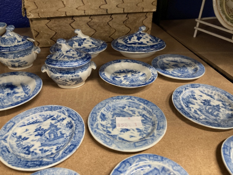 Ceramics: English c1840 blue and white pearlware Child's Play dinner service in period box, includes - Image 8 of 8