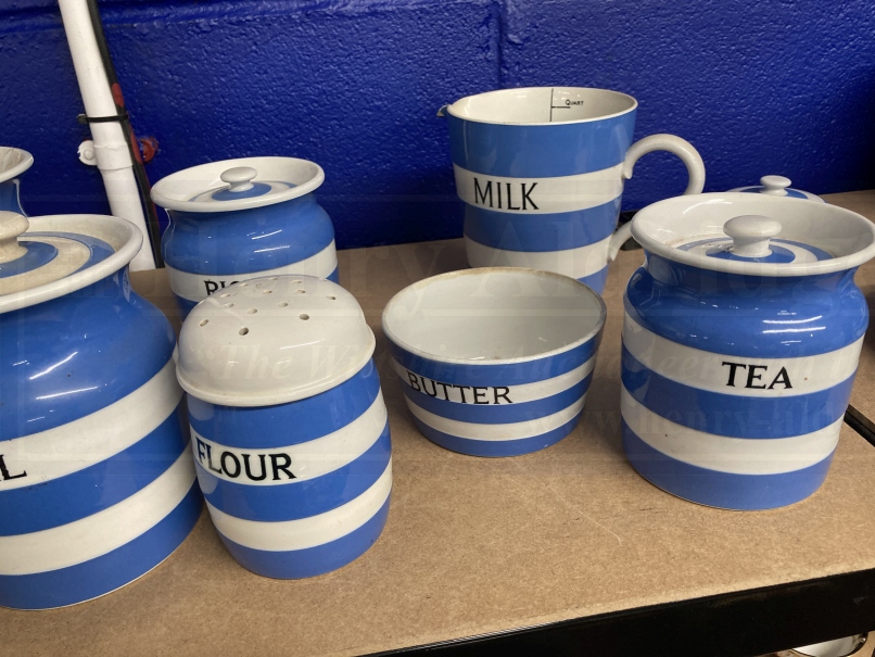 Ceramics: Banded T.G. Green canisters and kitchen ware including Sugar (green stamp), Granulated - Image 4 of 6