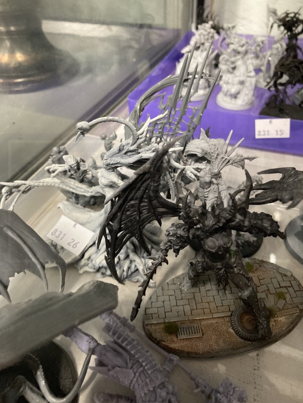 Toys & Games: Warhammer Fantasy Wargames, small scale Daemon Warriors, complete, unpainted. (11) - Image 4 of 5
