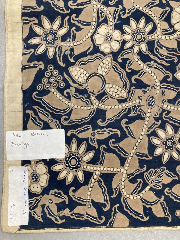 Textiles: 1920s Batik Sarong on cotton, made using the Sogan method of Central Java Indigo decorated - Image 2 of 3