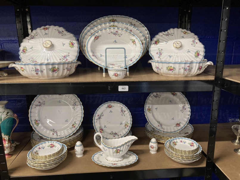Ceramics: Spode dinner service Trapnell Sprays pattern Y8403-K large plates x 15, lidded tureens x