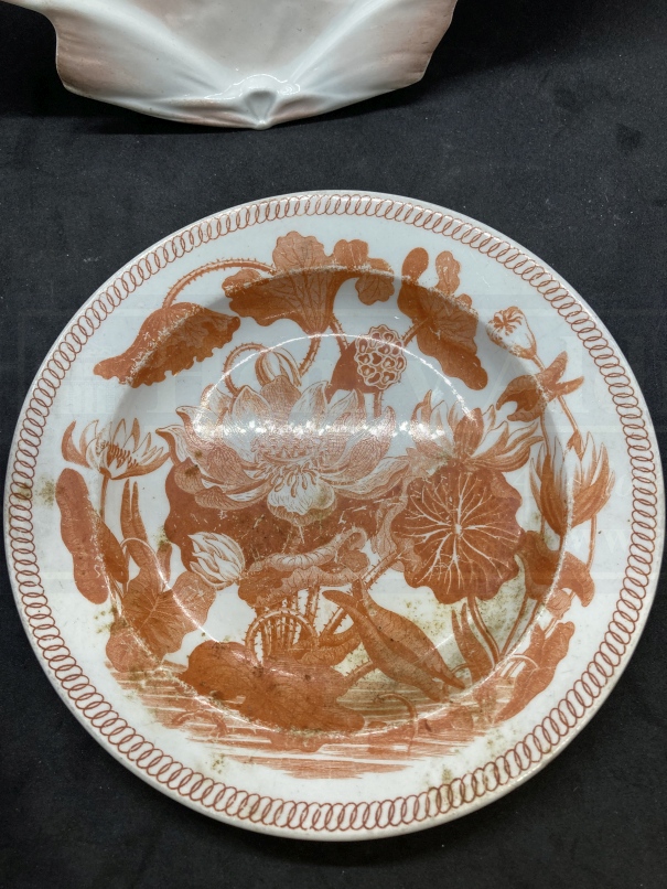 Ceramics: Early 19th cent. Wedgwood pearlware dishes one shaped like a scallop shell with pink - Image 3 of 5