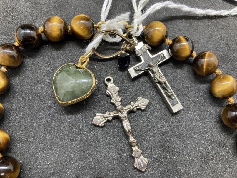 Jewellery: Necklet of (71) 10mm tiger's eye beads, length of necklet 34ins. Plus four pendants, - Image 2 of 2