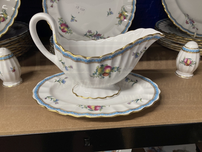 Ceramics: Spode dinner service Trapnell Sprays pattern Y8403-K large plates x 15, lidded tureens x - Image 2 of 4