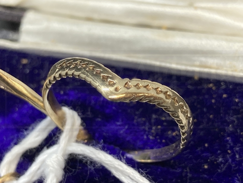 Jewellery: Yellow metal round locket with glass cover, wishbone ring size V, and a ring set with - Image 4 of 5