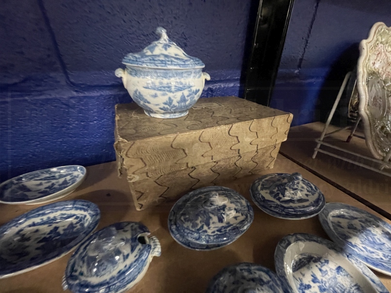 Ceramics: English c1840 blue and white pearlware Child's Play dinner service in period box, includes - Image 2 of 8