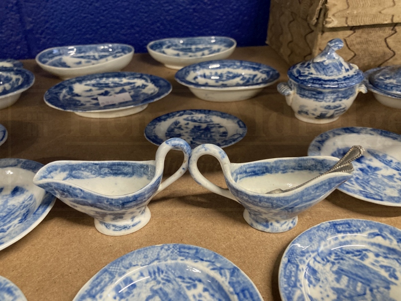 Ceramics: English c1840 blue and white pearlware Child's Play dinner service in period box, includes - Image 7 of 8