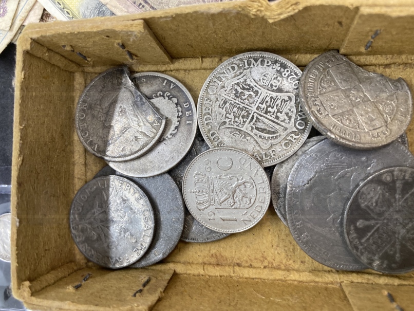 Coins & Banknotes: Silver three pennies George V and Victoria (13). Banknotes German WWI, East - Image 2 of 4