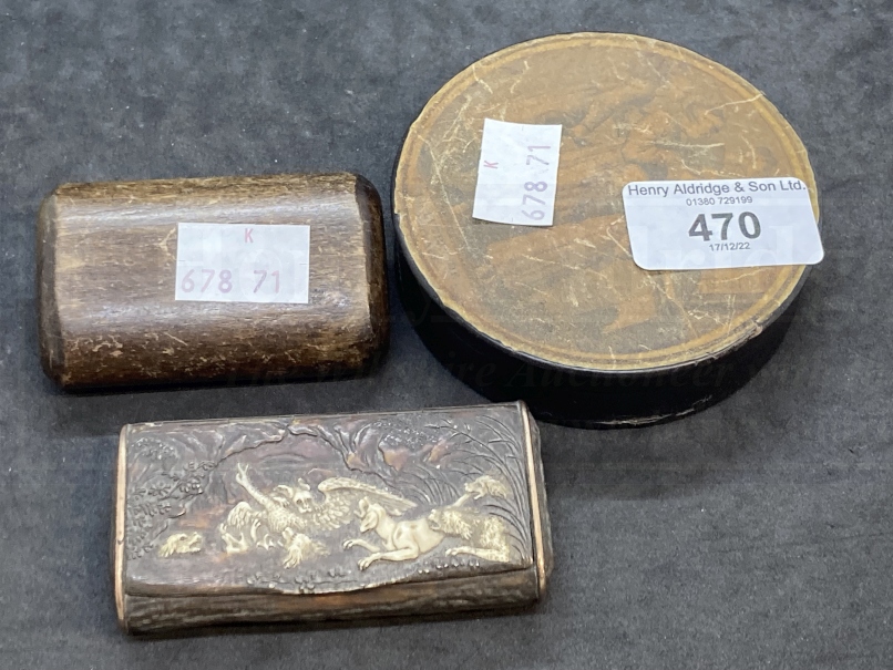 Snuffboxes: 19th cent. Horn snuff box with a hunting scene carved in bone of dogs