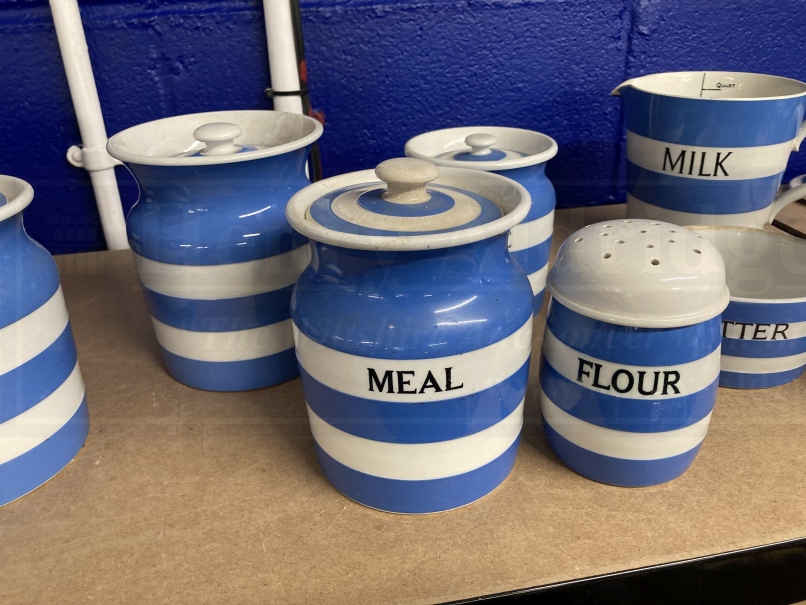 Ceramics: Banded T.G. Green canisters and kitchen ware including Sugar (green stamp), Granulated - Image 3 of 6