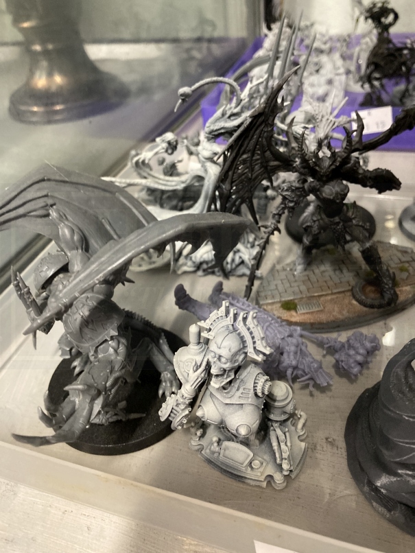 Toys & Games: Warhammer Fantasy Wargames, small scale Daemon Warriors, complete, unpainted. (11) - Image 3 of 5