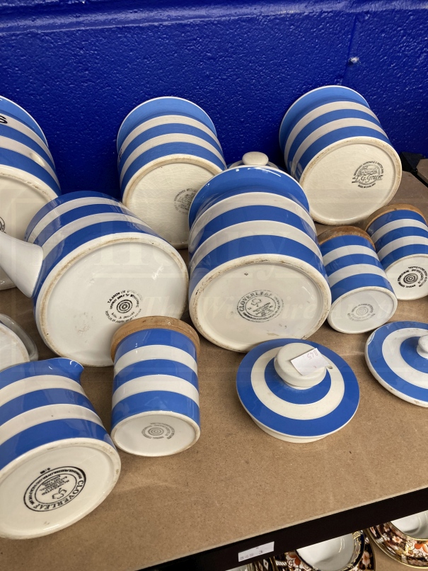 Ceramics: Banded T.G. Green and style mostly modern blue banded canisters and kitchen ware. (13) - Image 6 of 6