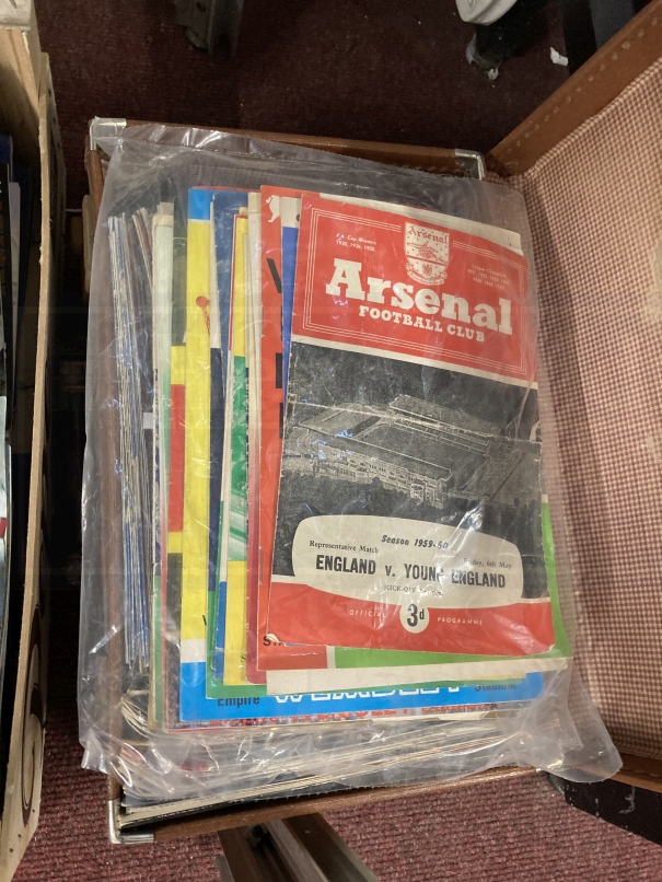 Sports Memorabilia: Football programmes, hundreds of examples from early 1950s through to 1990s - Image 3 of 5