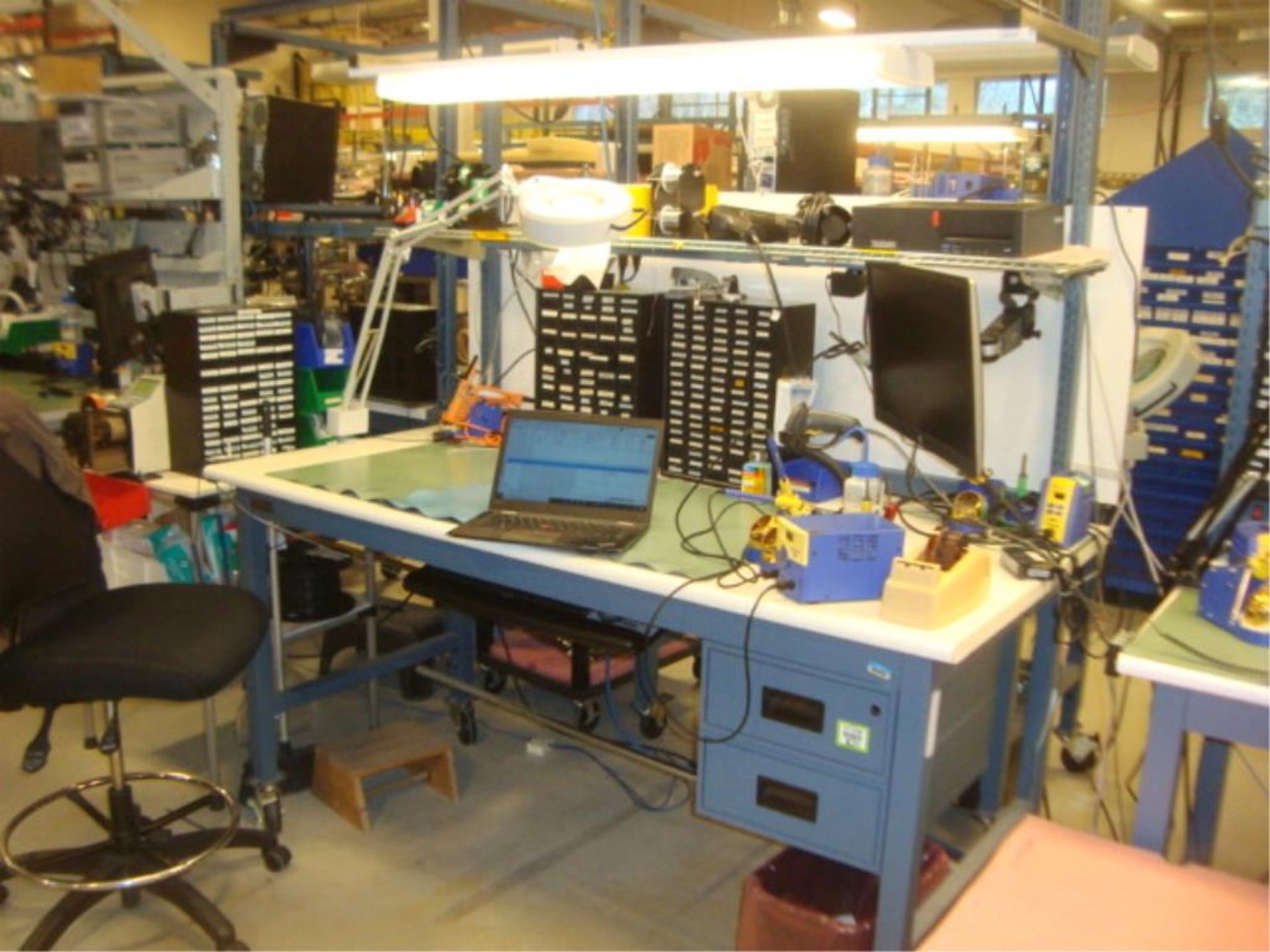 Mobile Workstation Benches & Chairs - Image 2 of 13