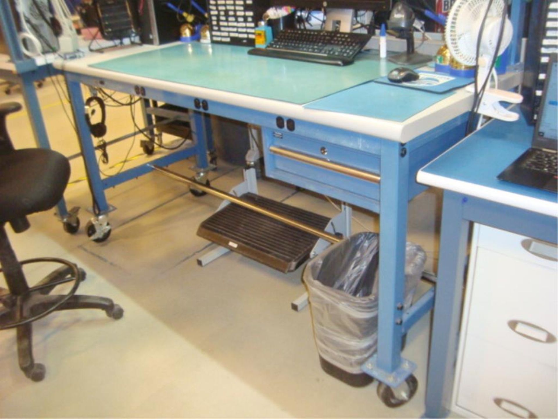 Mobile Workstation Benches & Chairs - Image 11 of 13