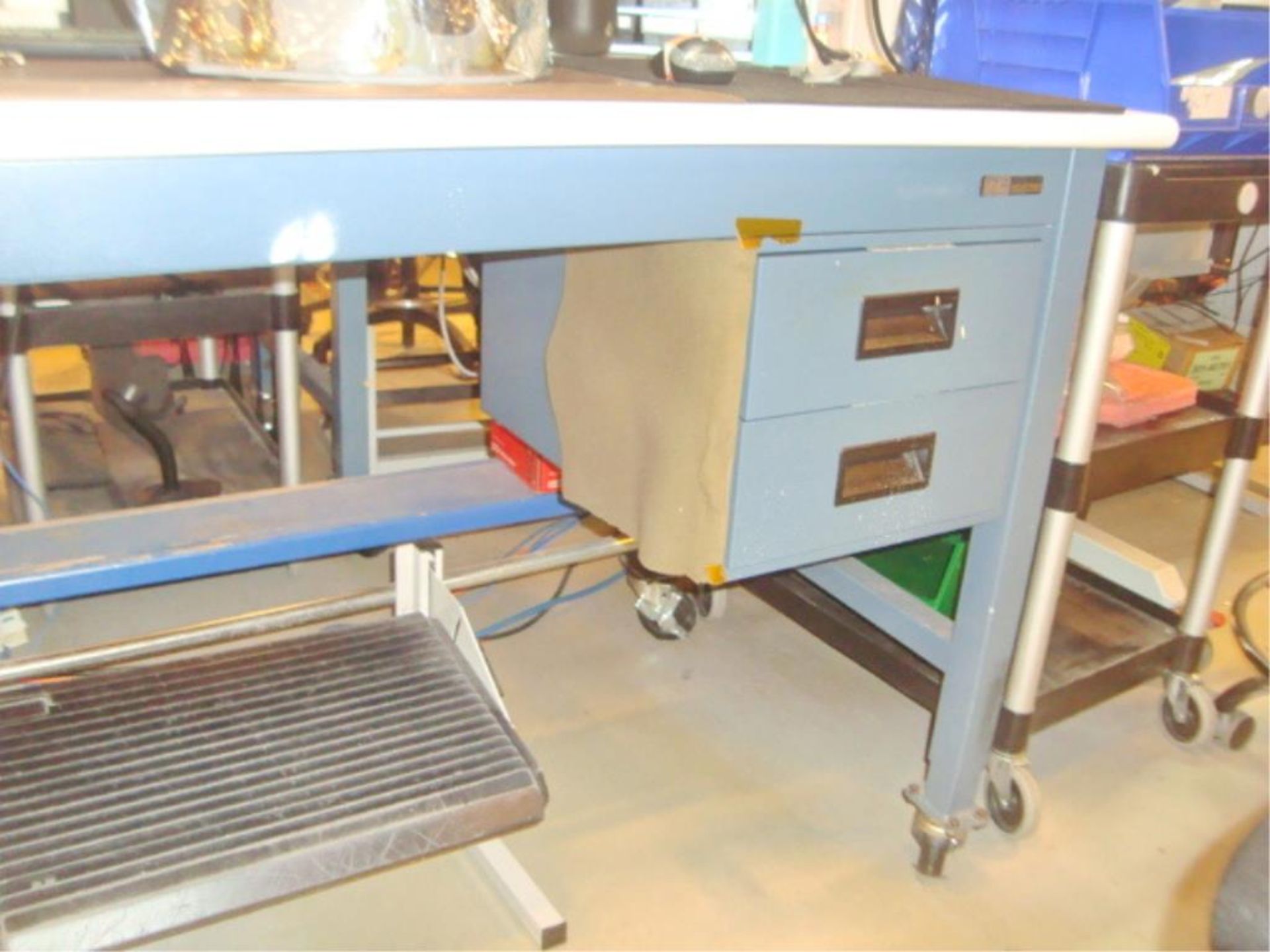 Mobile Workstation Benches & Chairs - Image 6 of 13