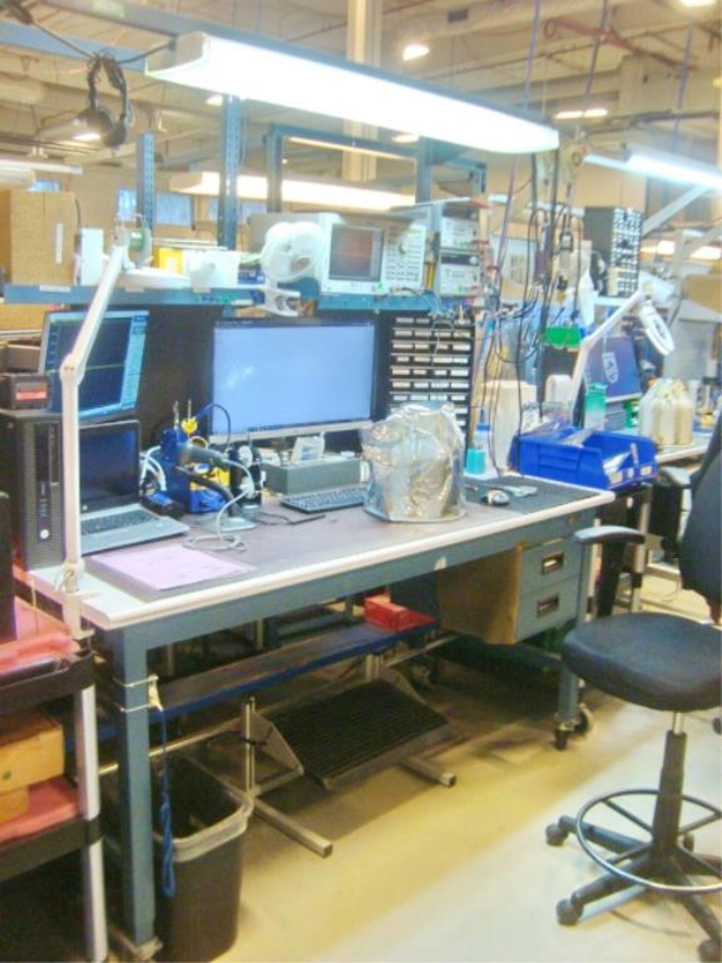 Mobile Workstation Benches & Chairs - Image 5 of 13